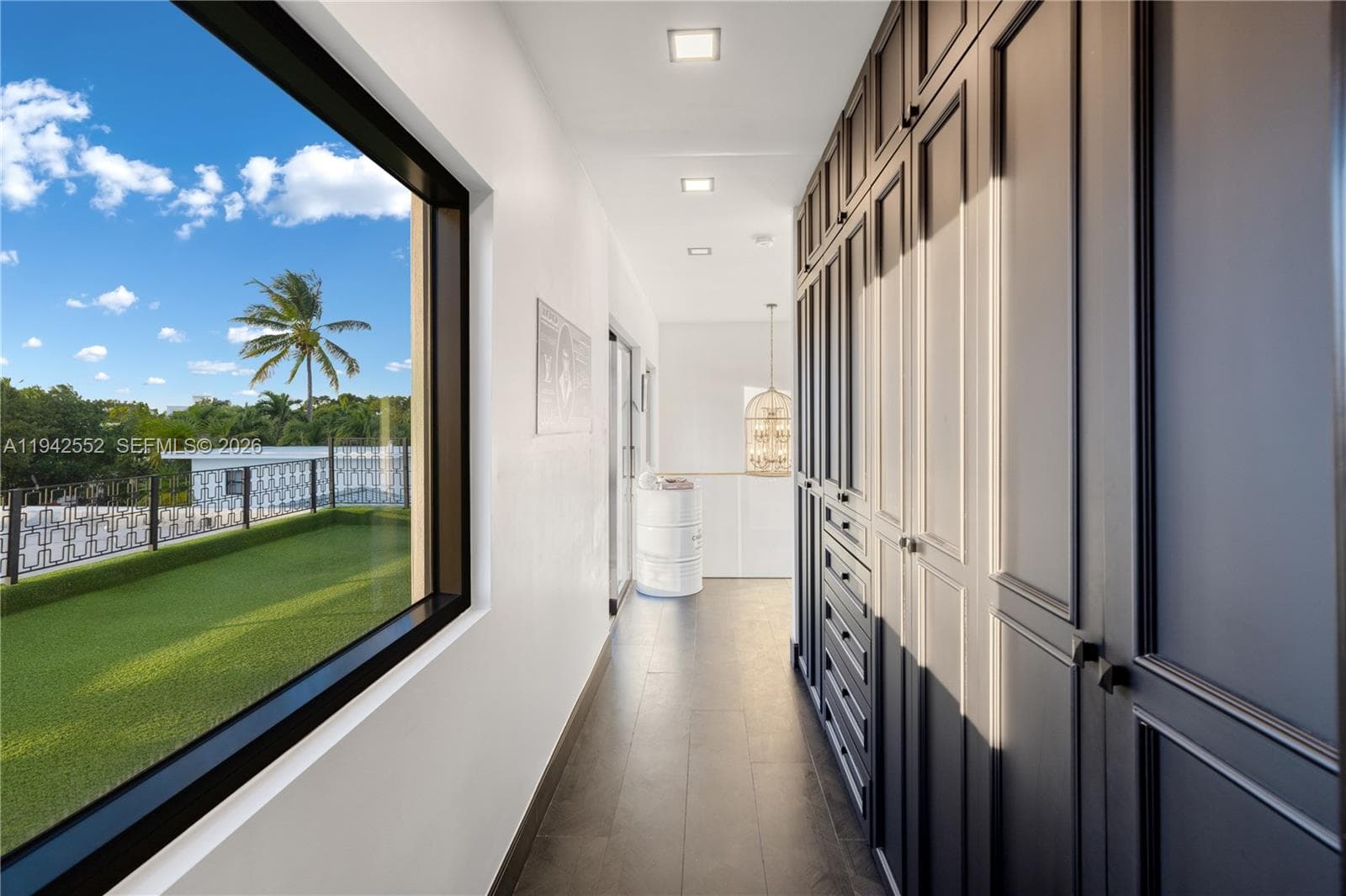 A11942552 — Miami Beach — 19