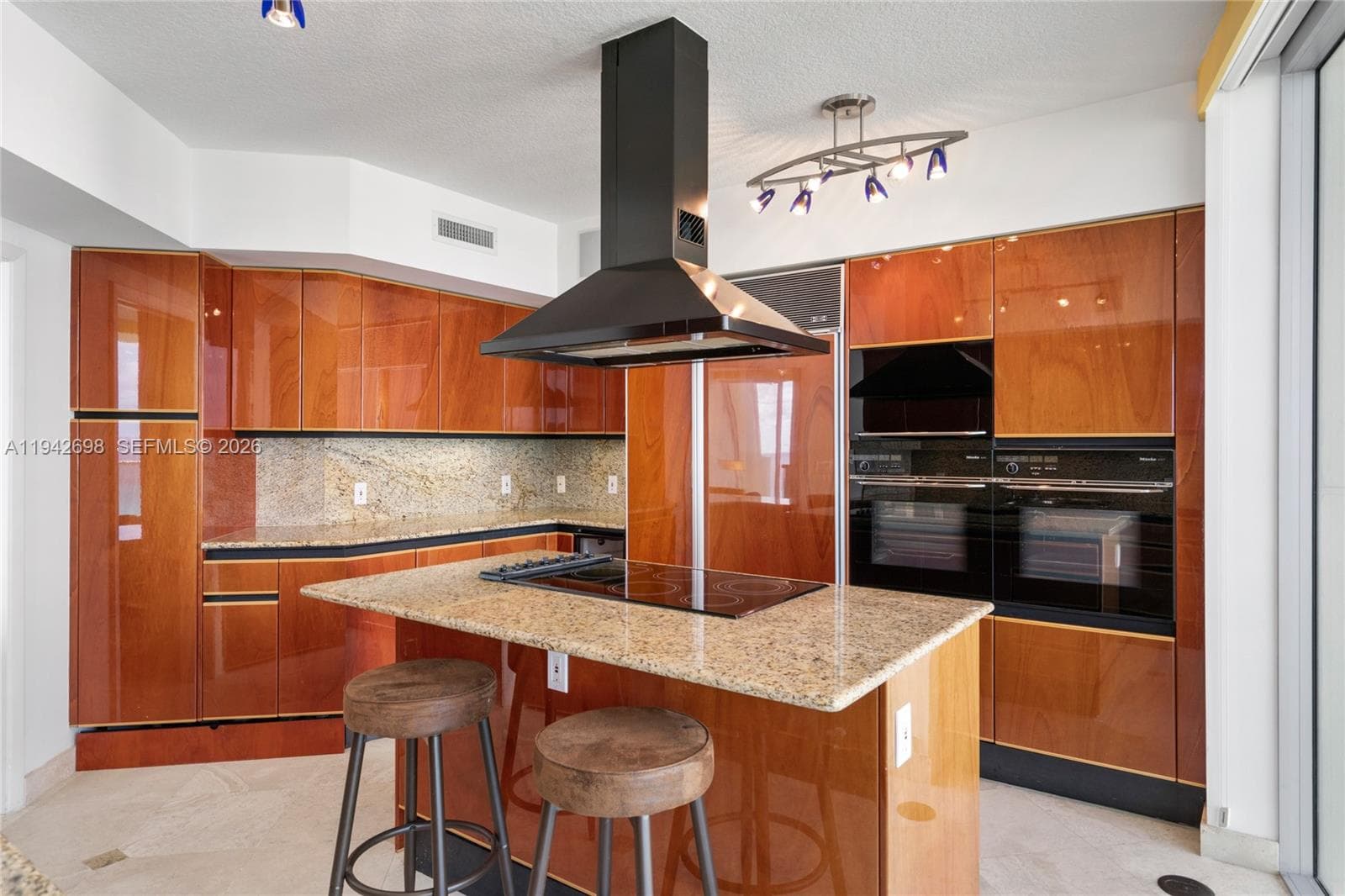 A11942698 — Miami Beach — 76