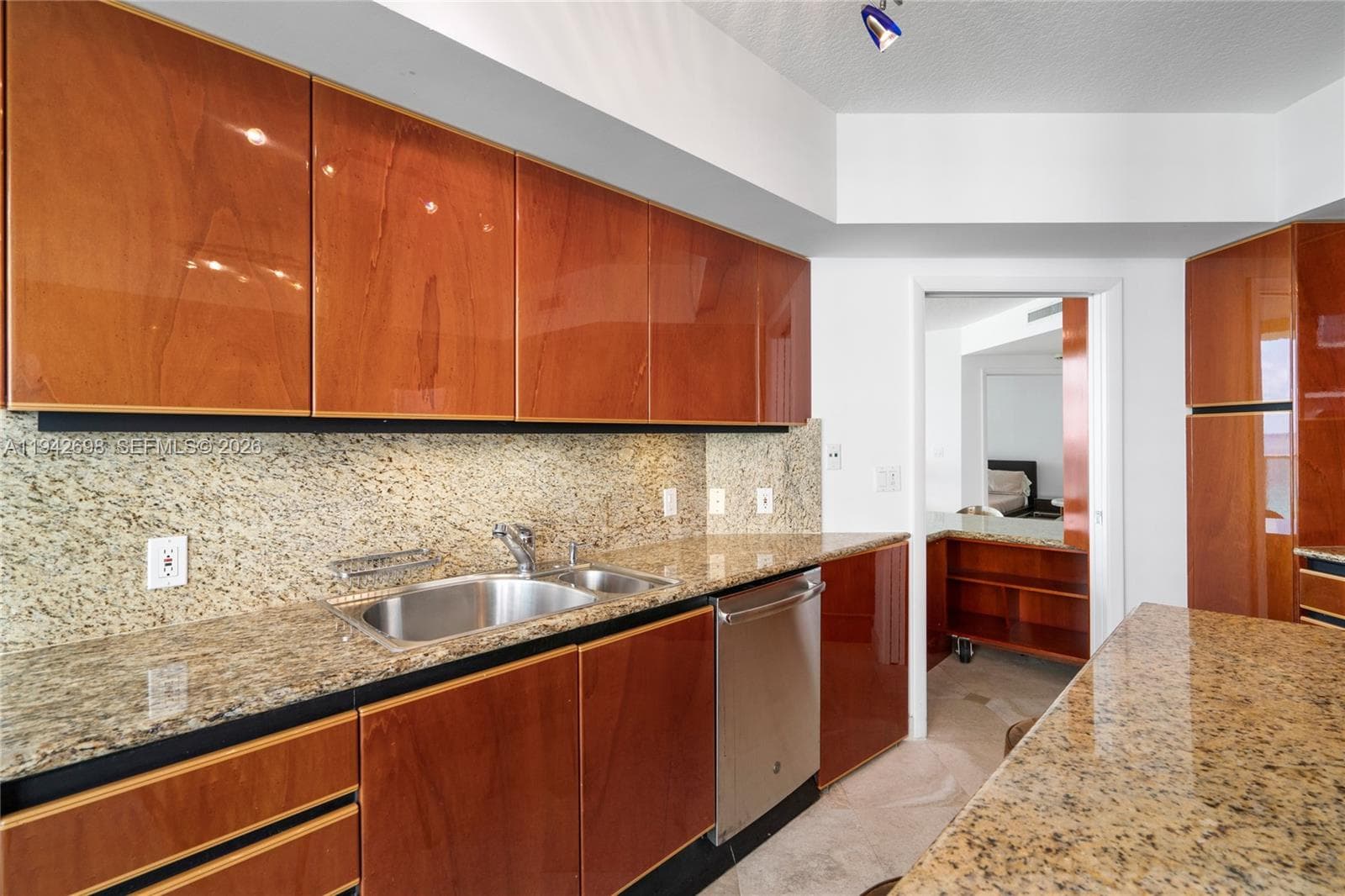 A11942698 — Miami Beach — 77