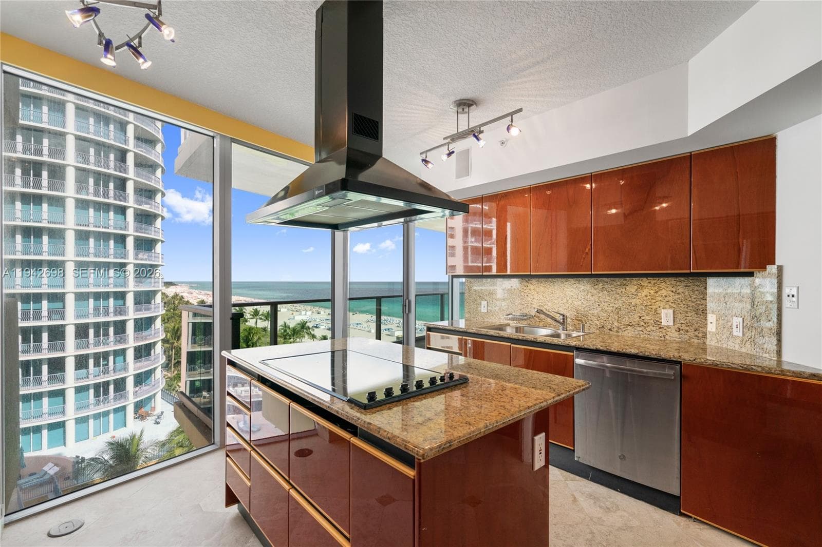 A11942698 — Miami Beach — 81