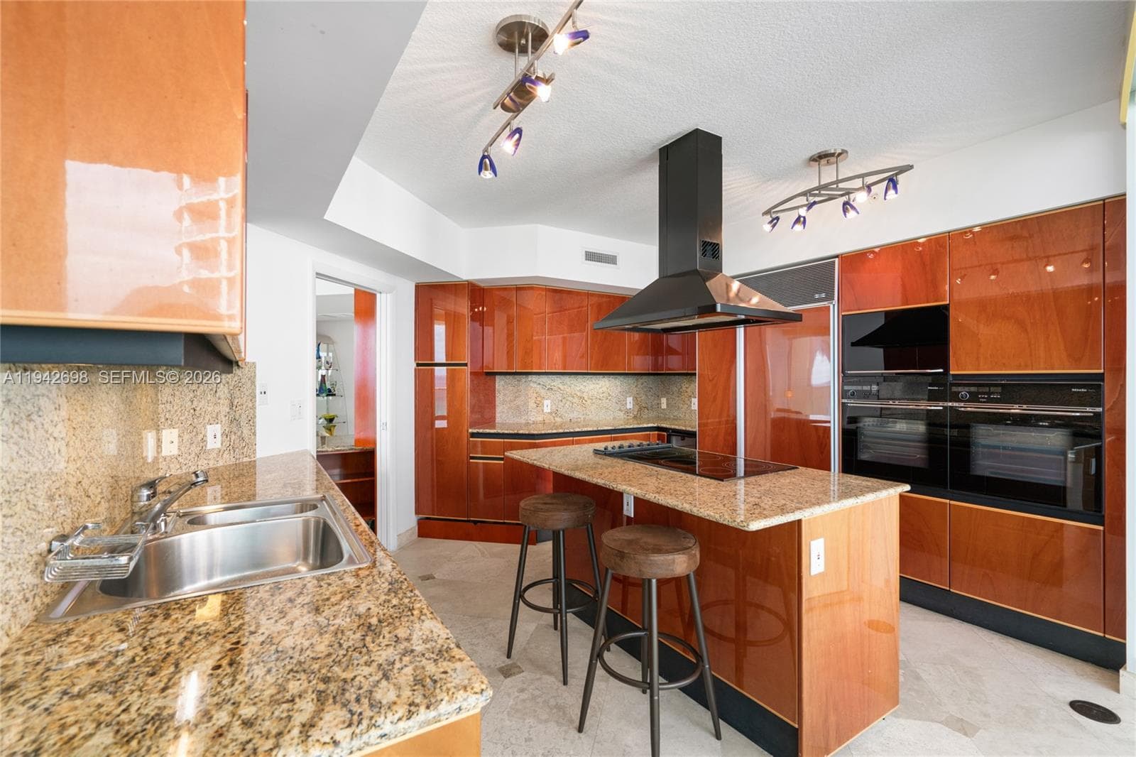 A11942698 — Miami Beach — 75