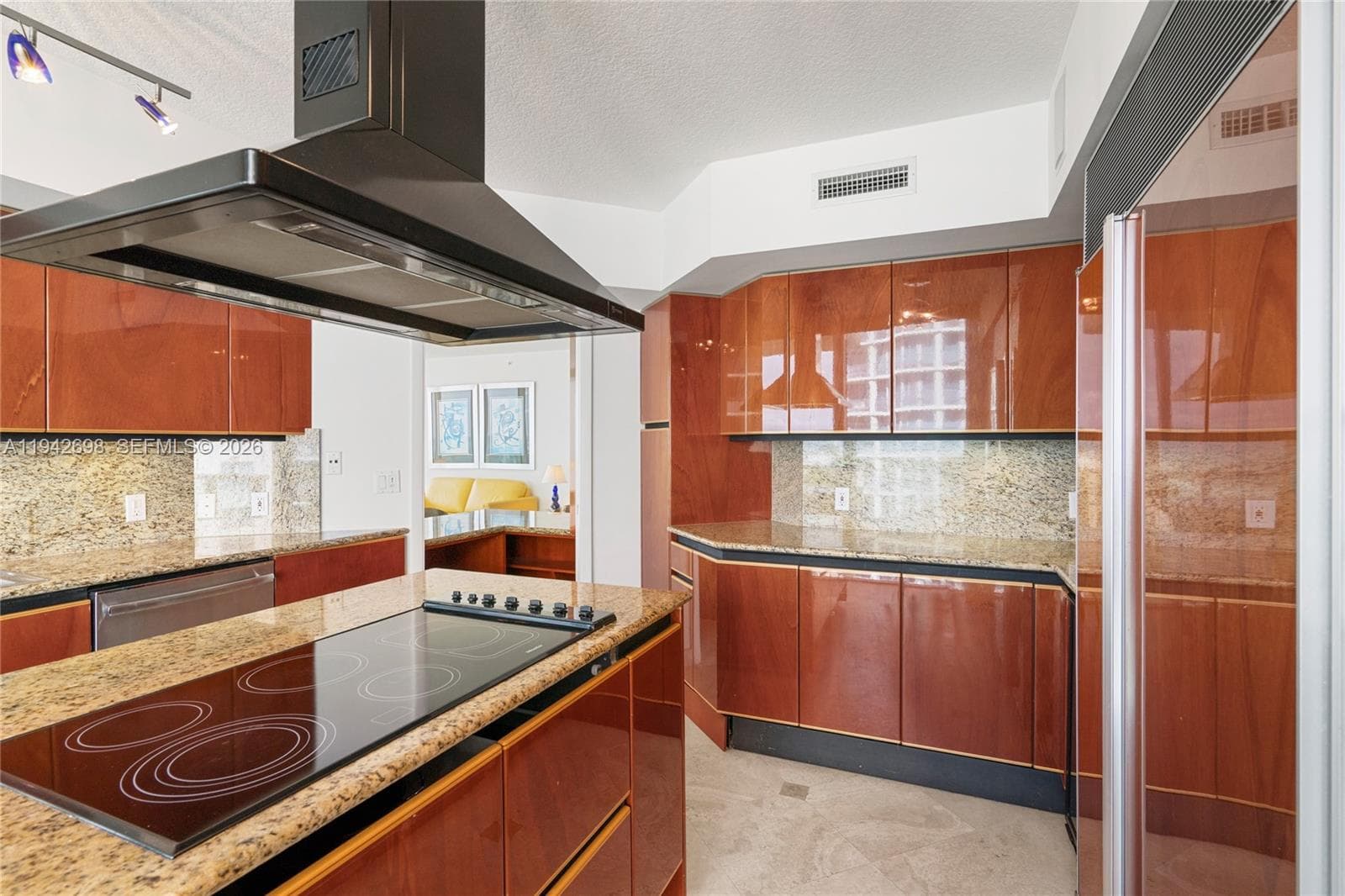 A11942698 — Miami Beach — 83