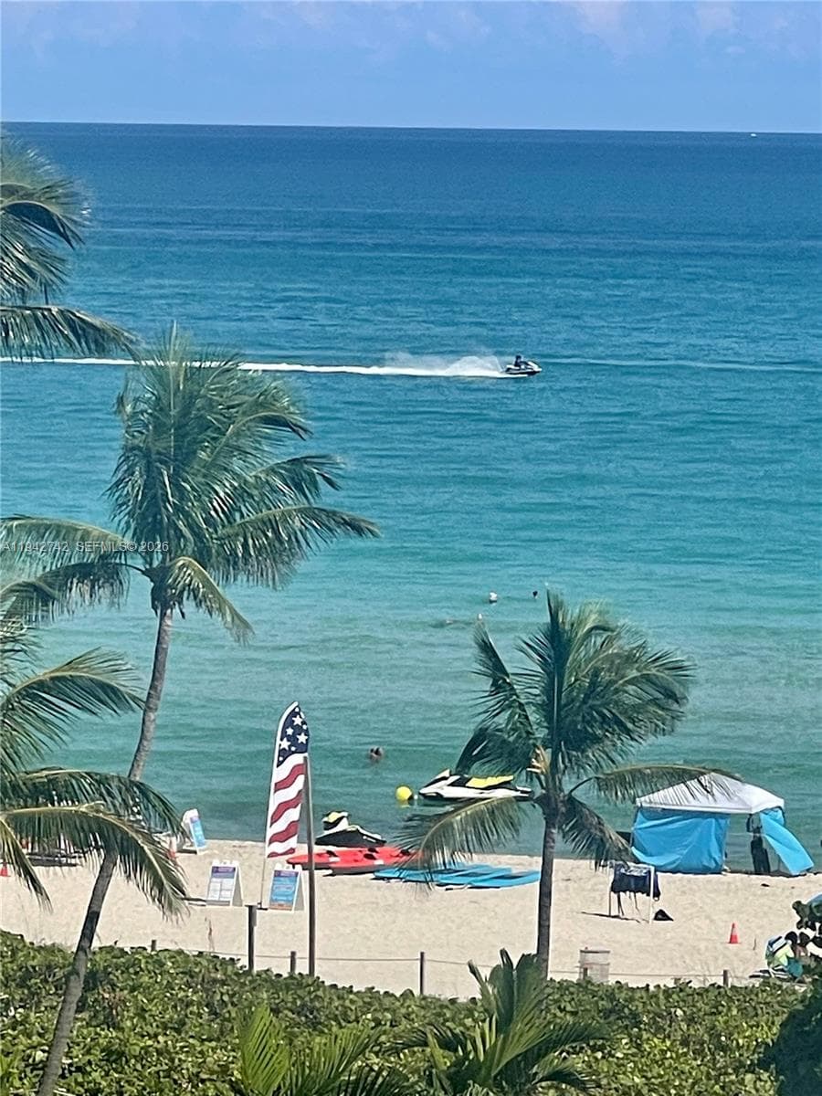A11942742 — Miami Beach — 27
