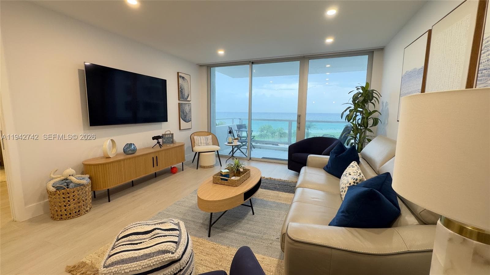A11942742 — Miami Beach — 15