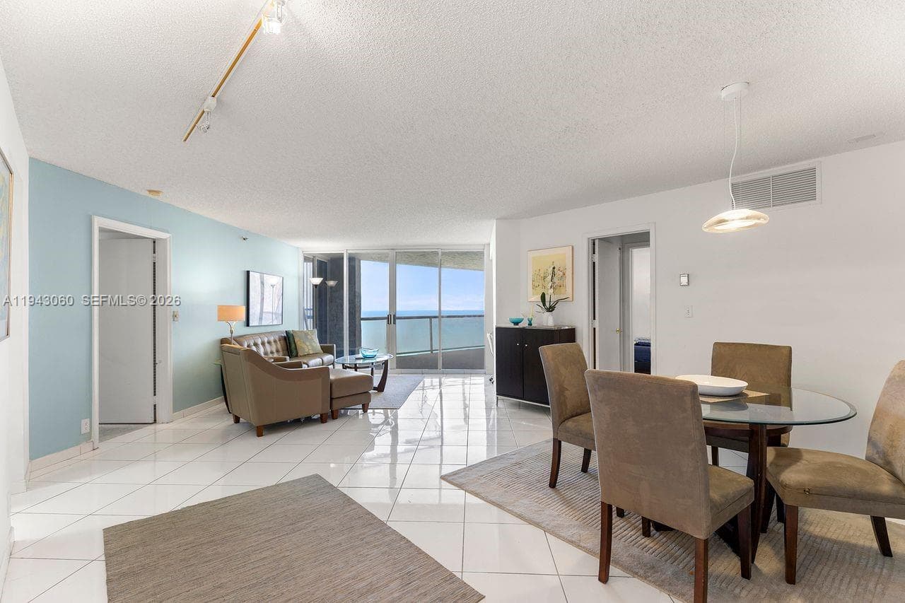 A11943060 — Miami Beach — 2