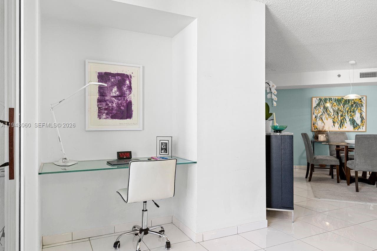 A11943060 — Miami Beach — 12