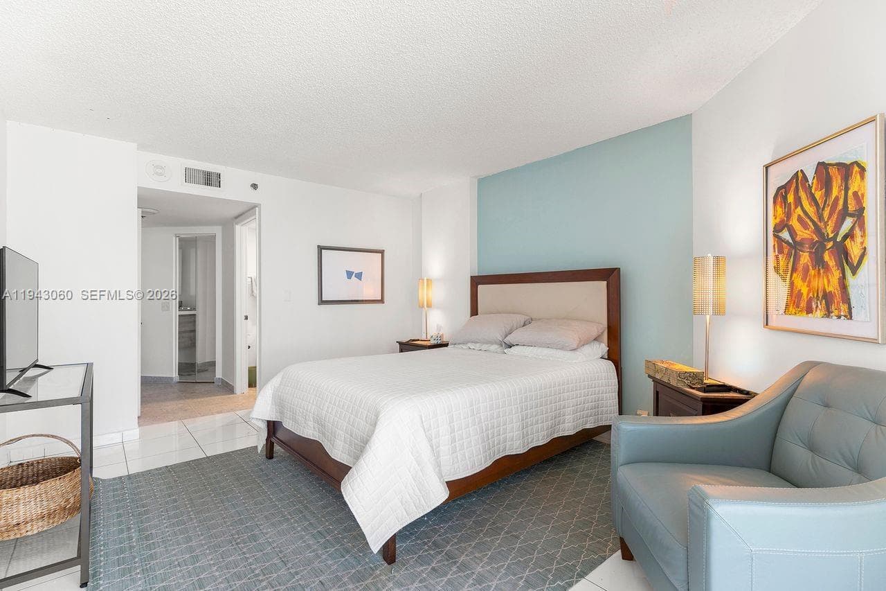 A11943060 — Miami Beach — 3
