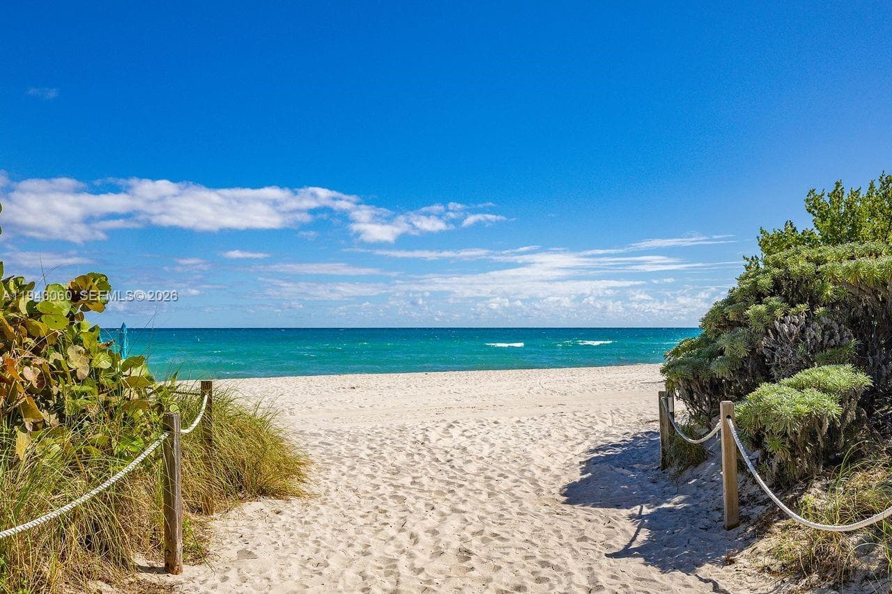 A11943060 — Miami Beach
