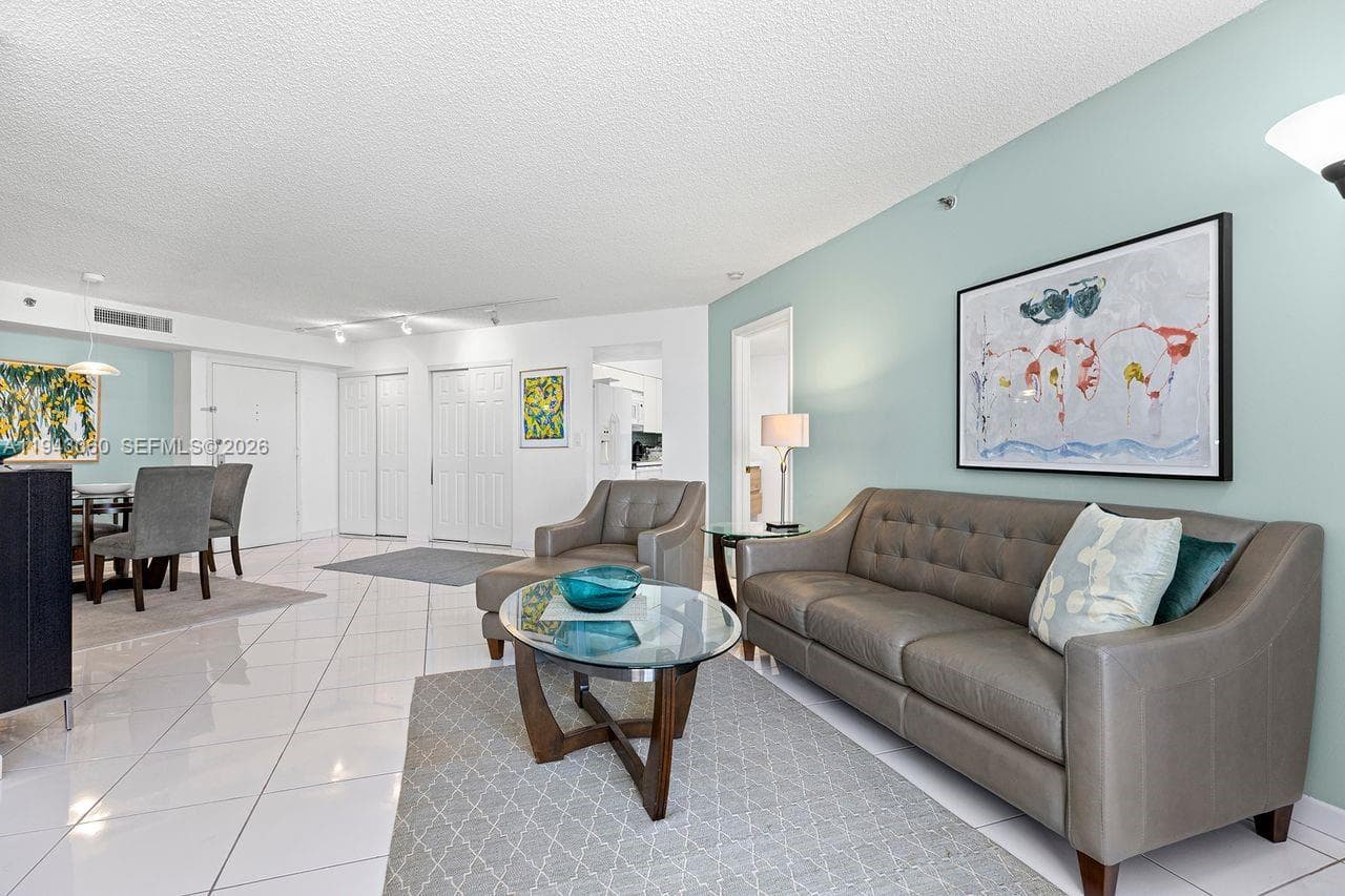 A11943060 — Miami Beach — 9