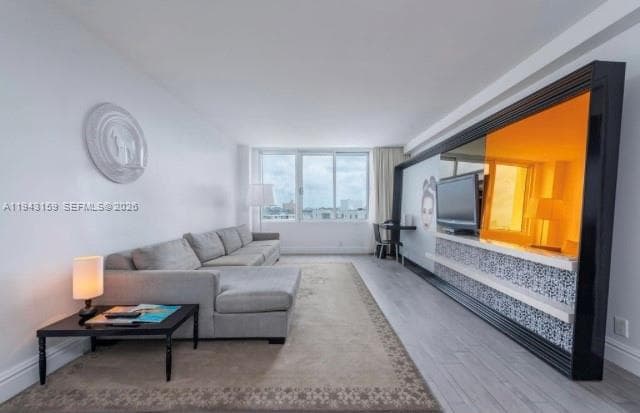 A11943159 — Miami Beach