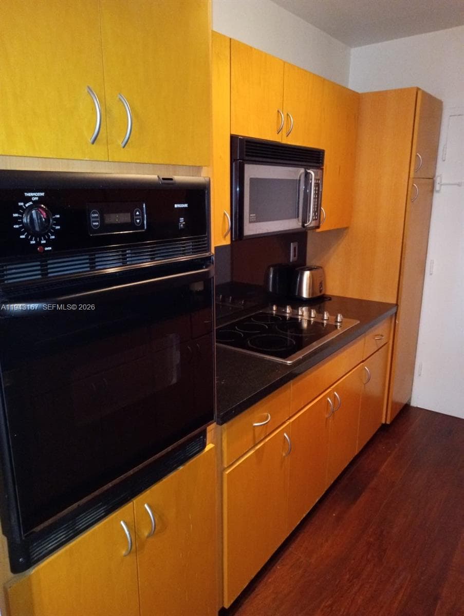 A11943167 — Miami Beach — 9