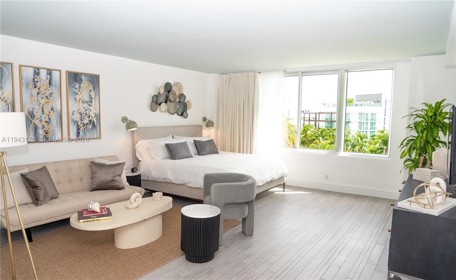 A11943176 — Miami Beach