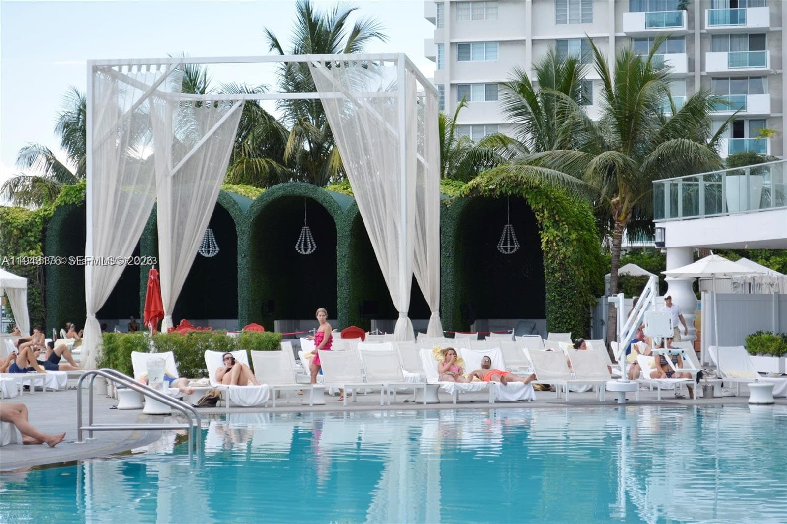 A11943176 — Miami Beach — 41