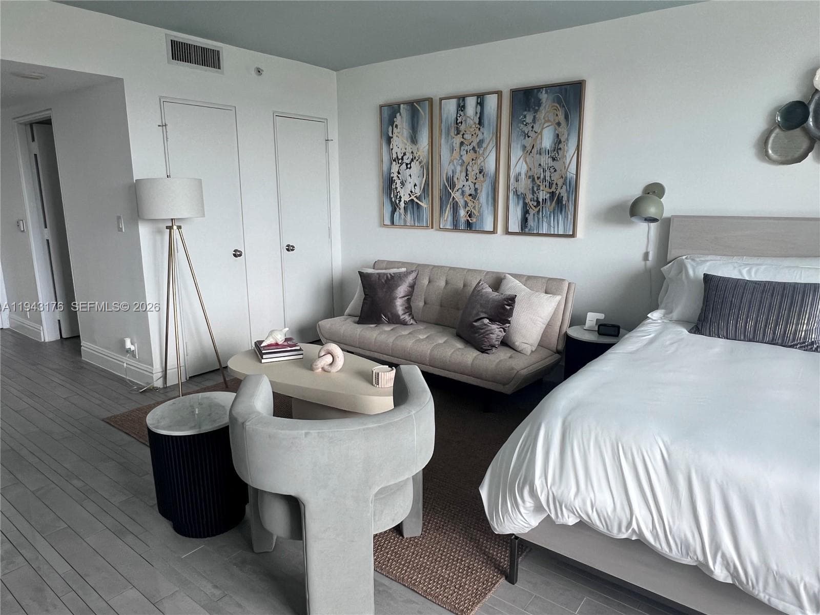 A11943176 — Miami Beach — 15