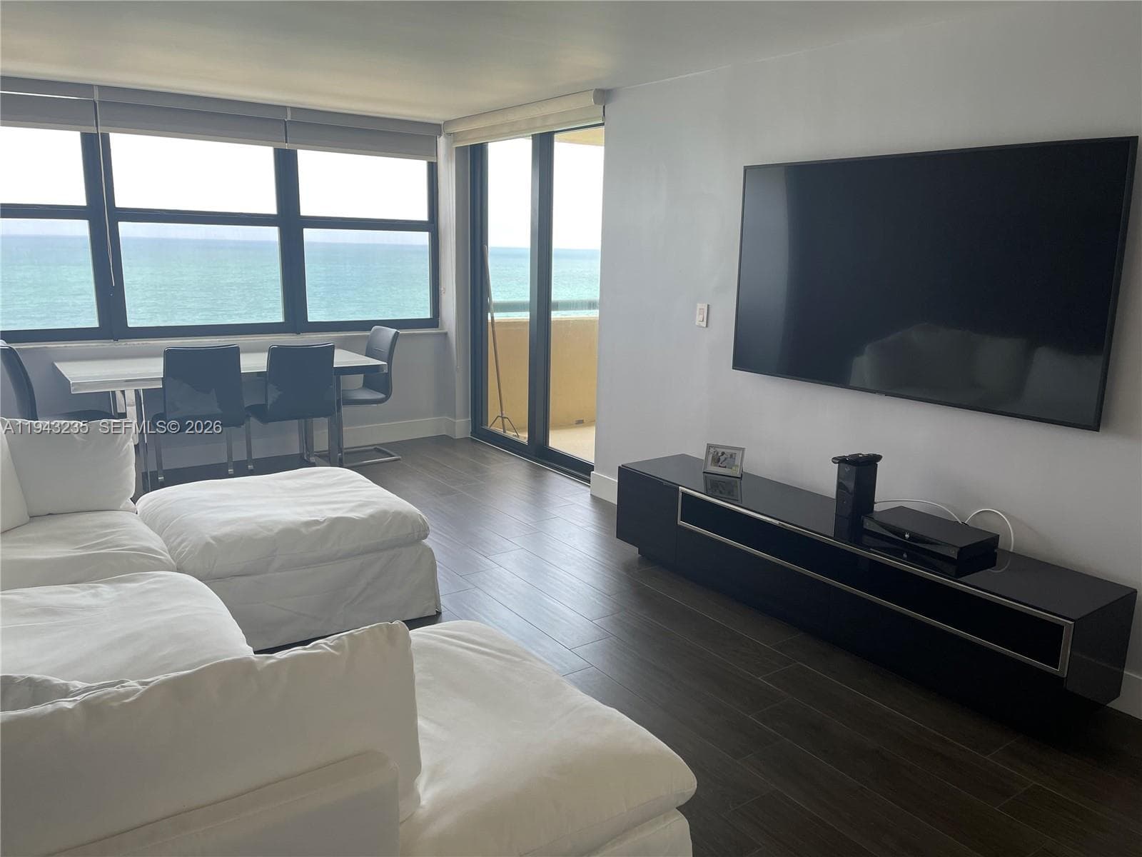 A11943235 — Miami Beach — 12