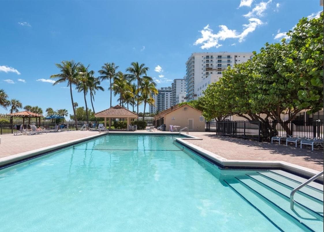 A11943235 — Miami Beach — 48