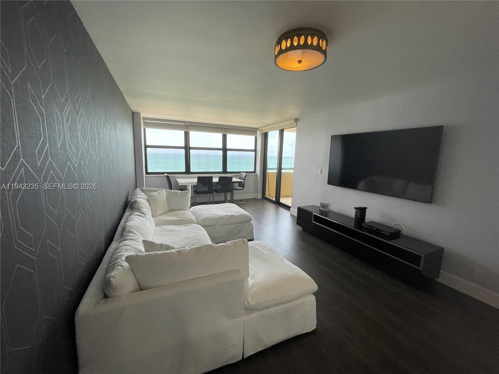 A11943235 — Miami Beach — 11