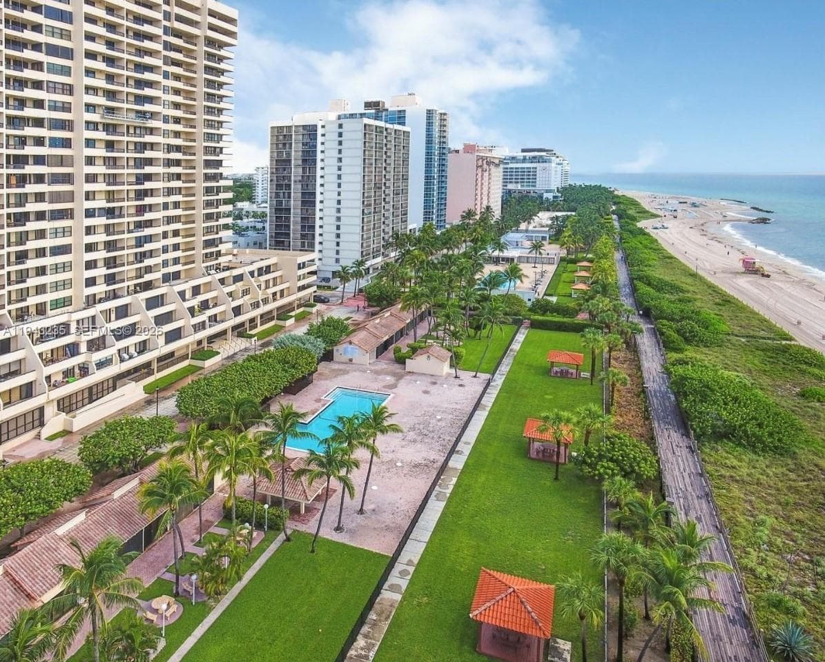 A11943235 — Miami Beach — 40