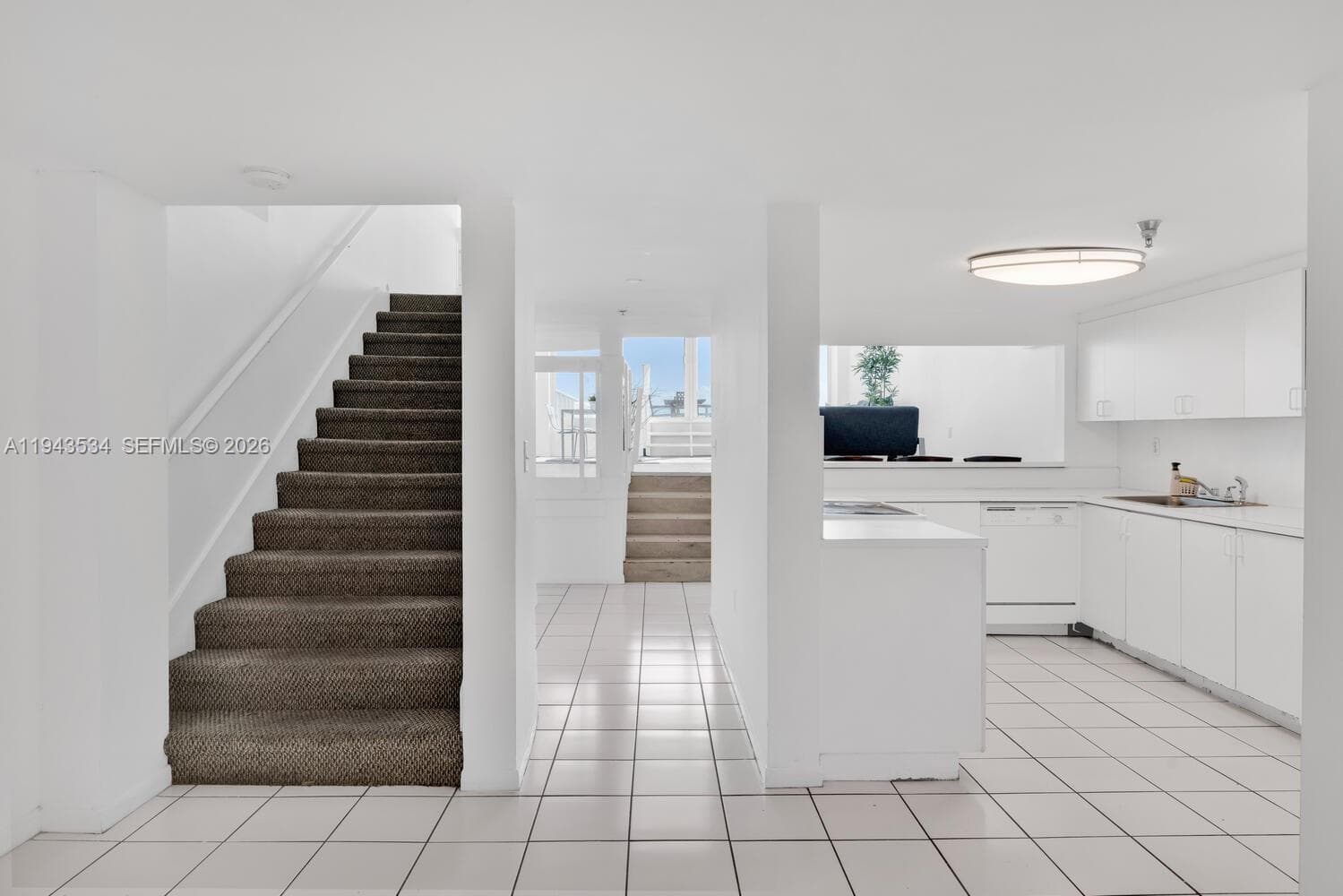 A11943534 — Miami Beach — 57