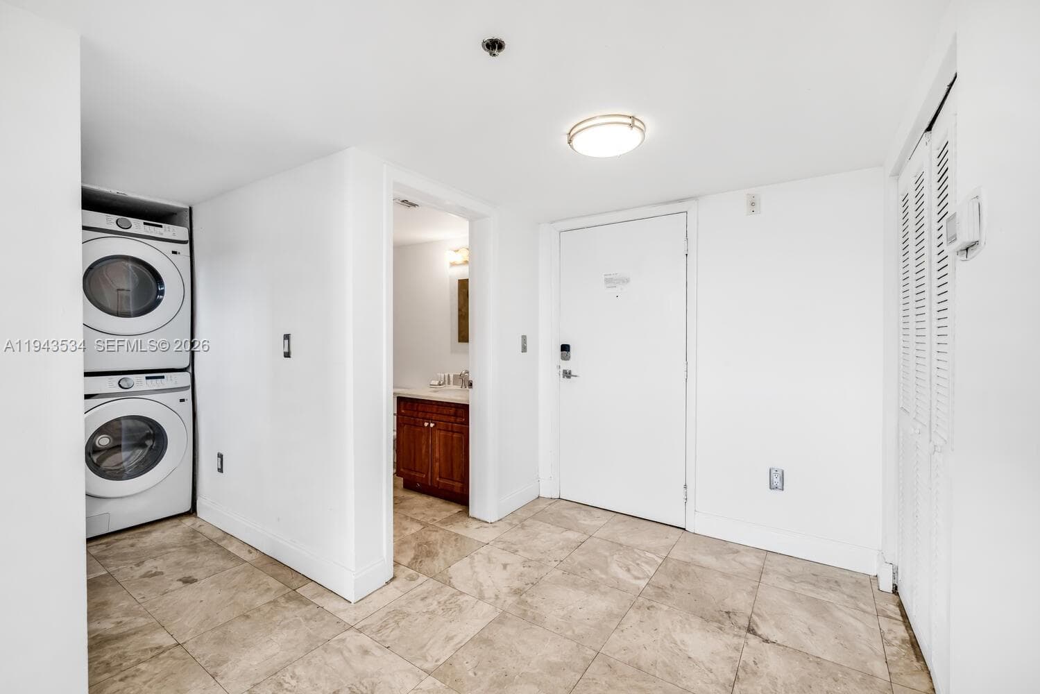 A11943534 — Miami Beach — 38