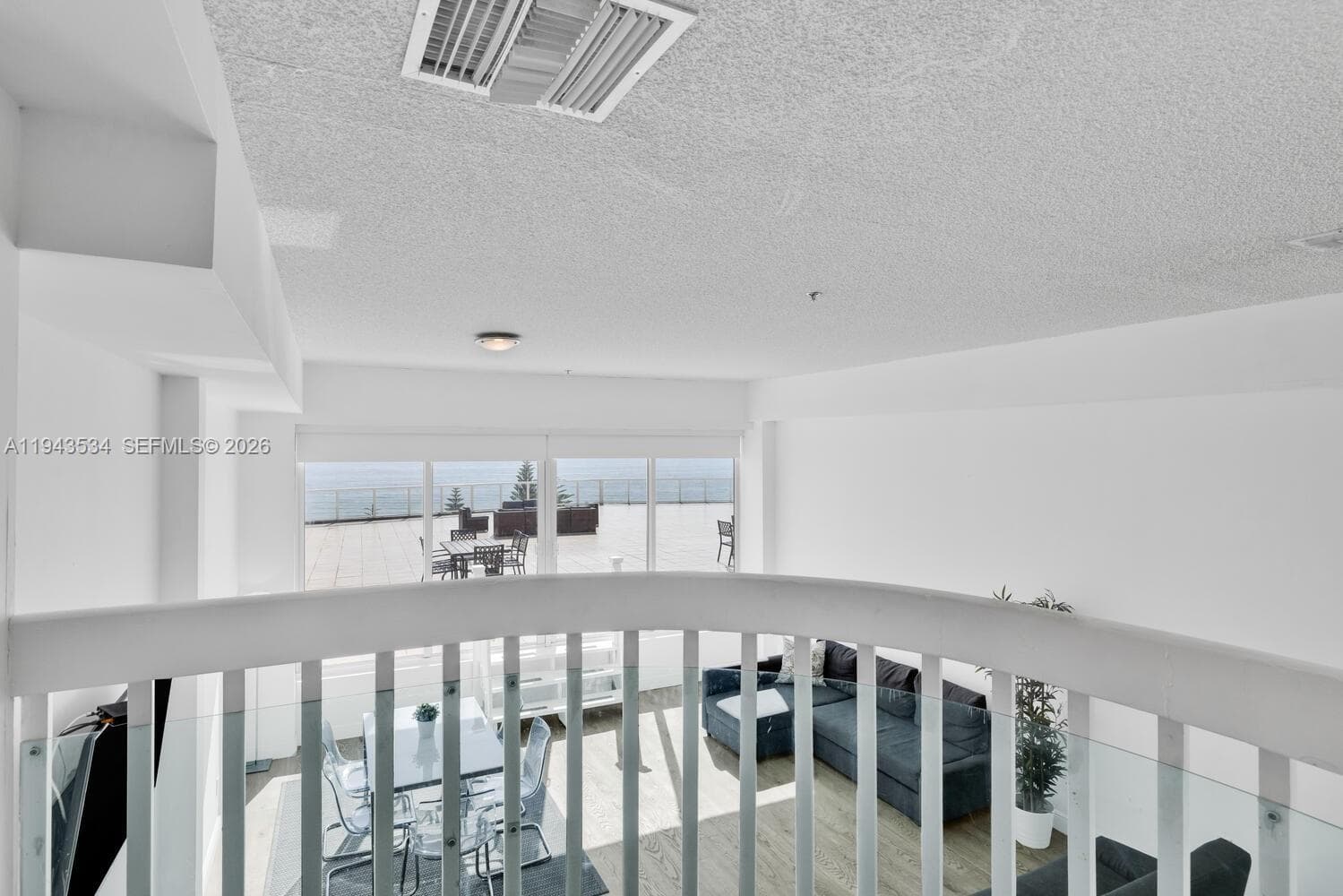 A11943534 — Miami Beach — 59