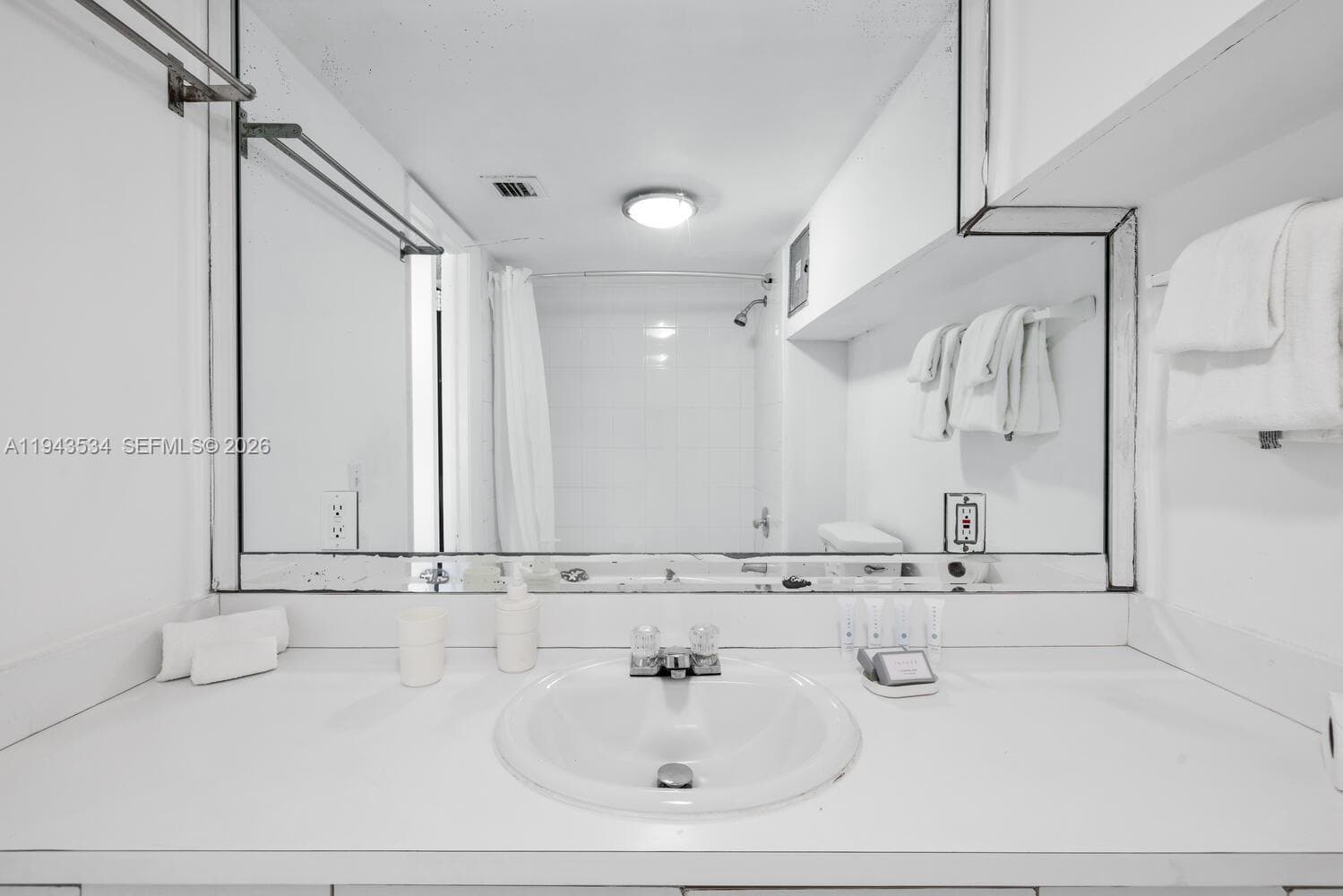 A11943534 — Miami Beach — 64