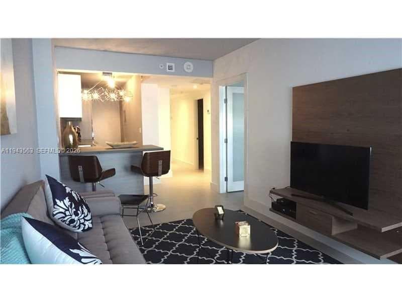 A11943563 — Miami Beach — 4