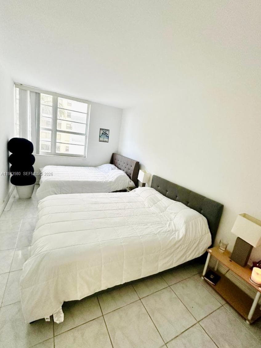 A11943580 — Miami Beach — 3