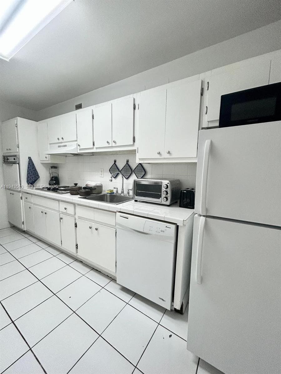 A11943580 — Miami Beach — 4