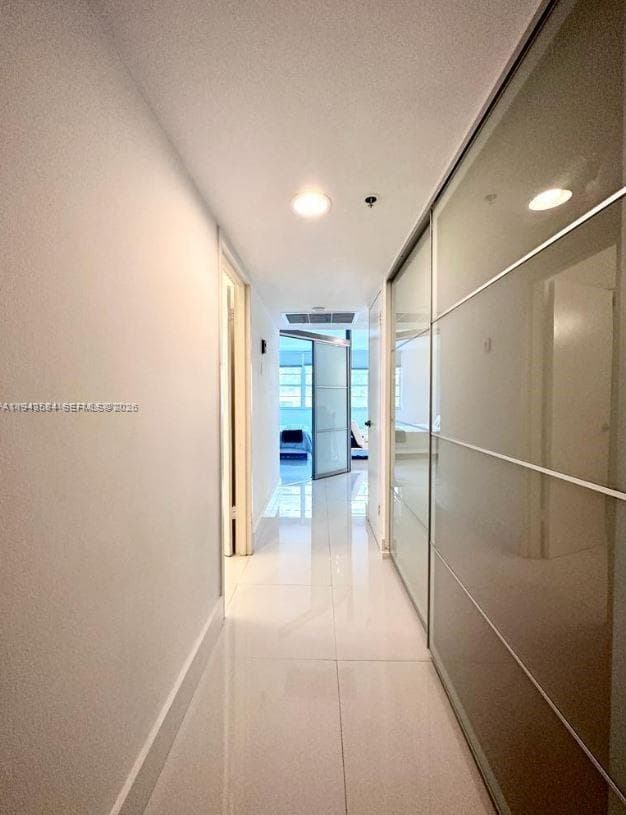 A11943584 — Miami Beach — 2