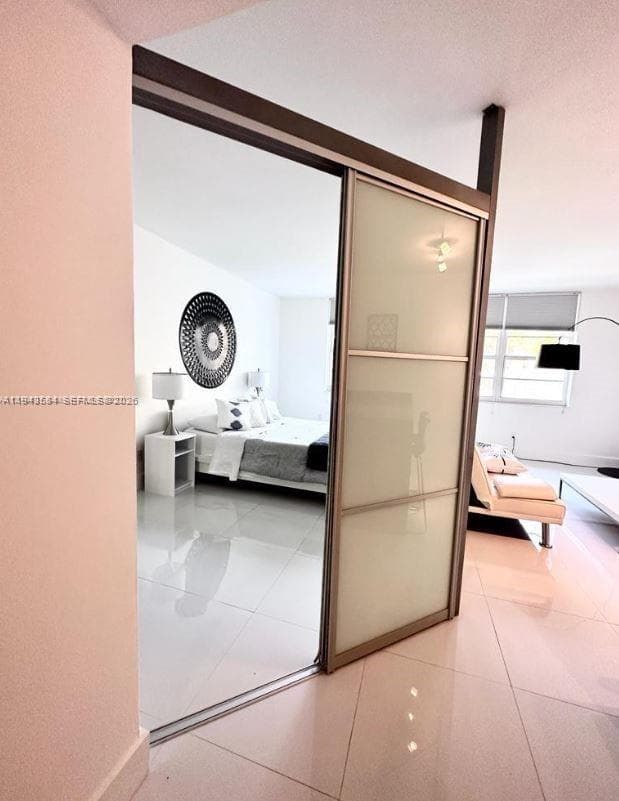 A11943584 — Miami Beach — 17