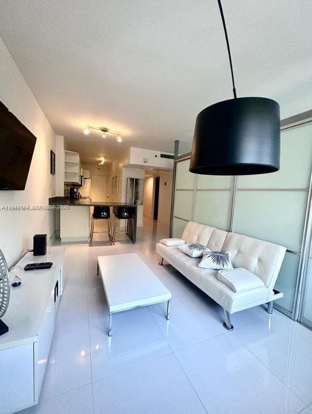 A11943584 — Miami Beach
