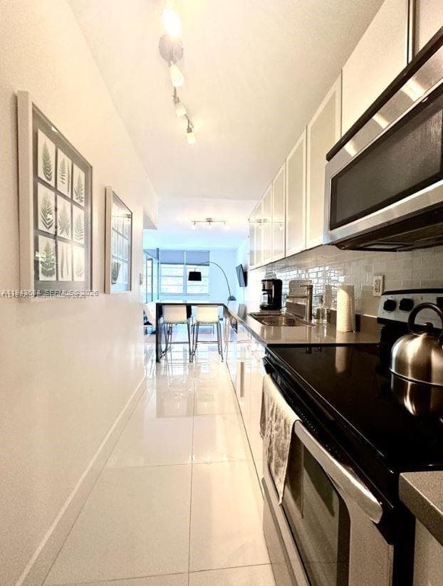 A11943584 — Miami Beach — 14