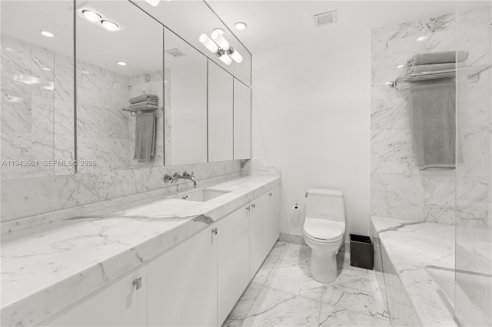 A11943661 — Miami Beach — 17