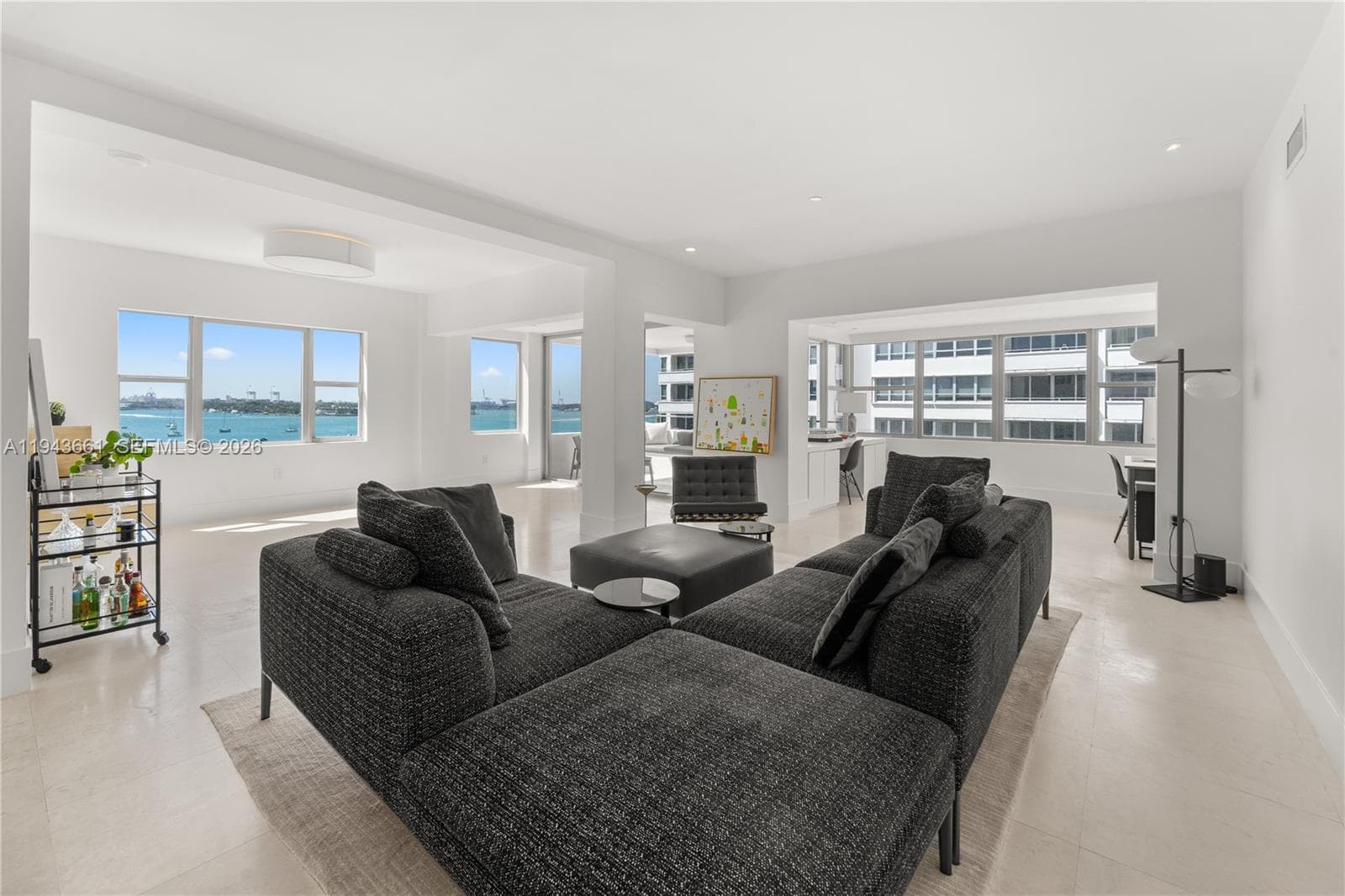 A11943661 — Miami Beach — 3