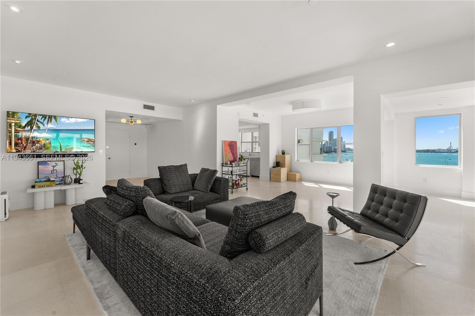 A11943661 — Miami Beach