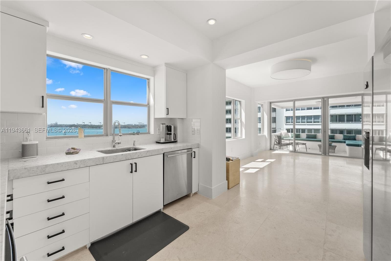 A11943661 — Miami Beach — 10