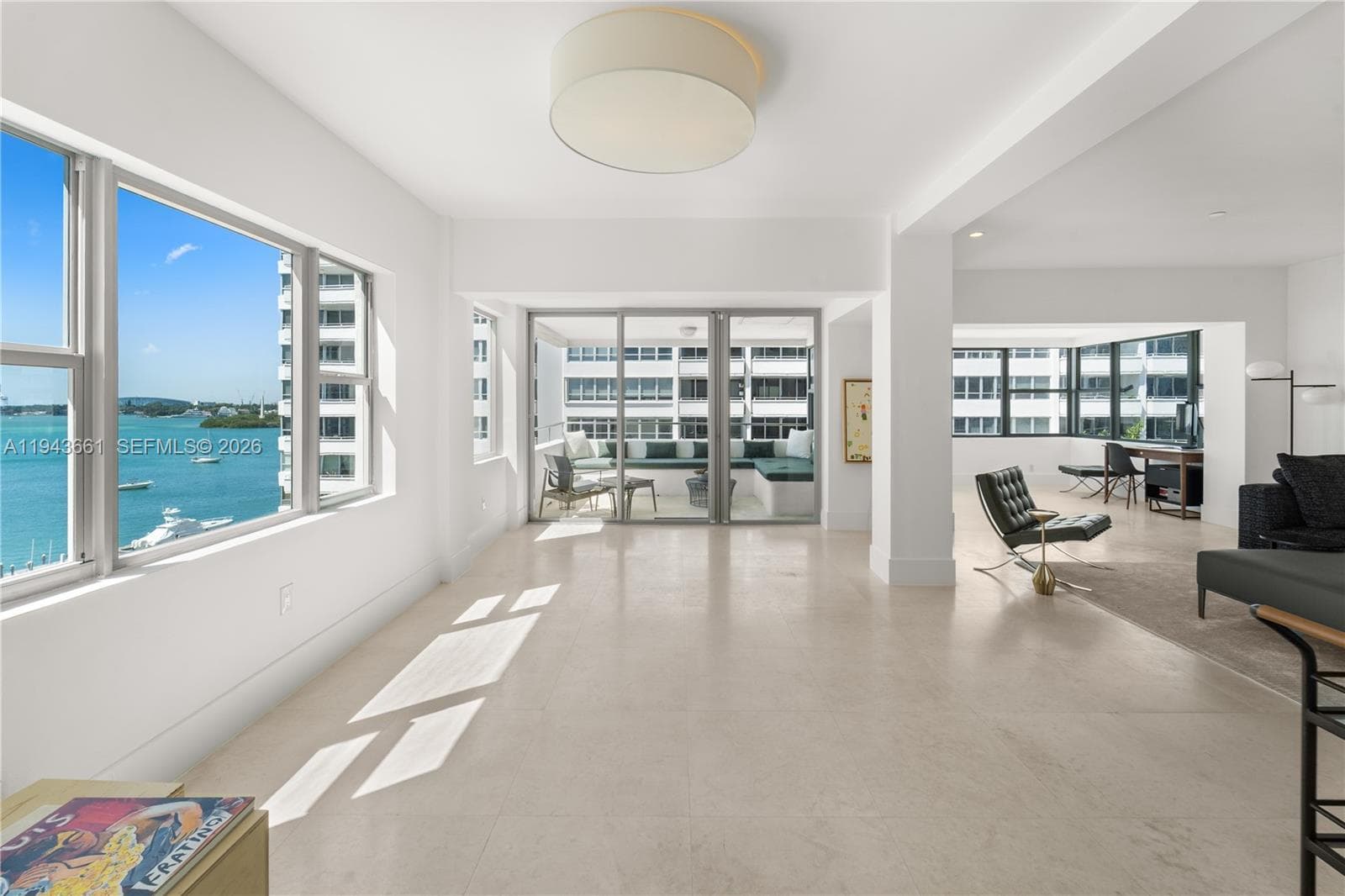 A11943661 — Miami Beach — 11