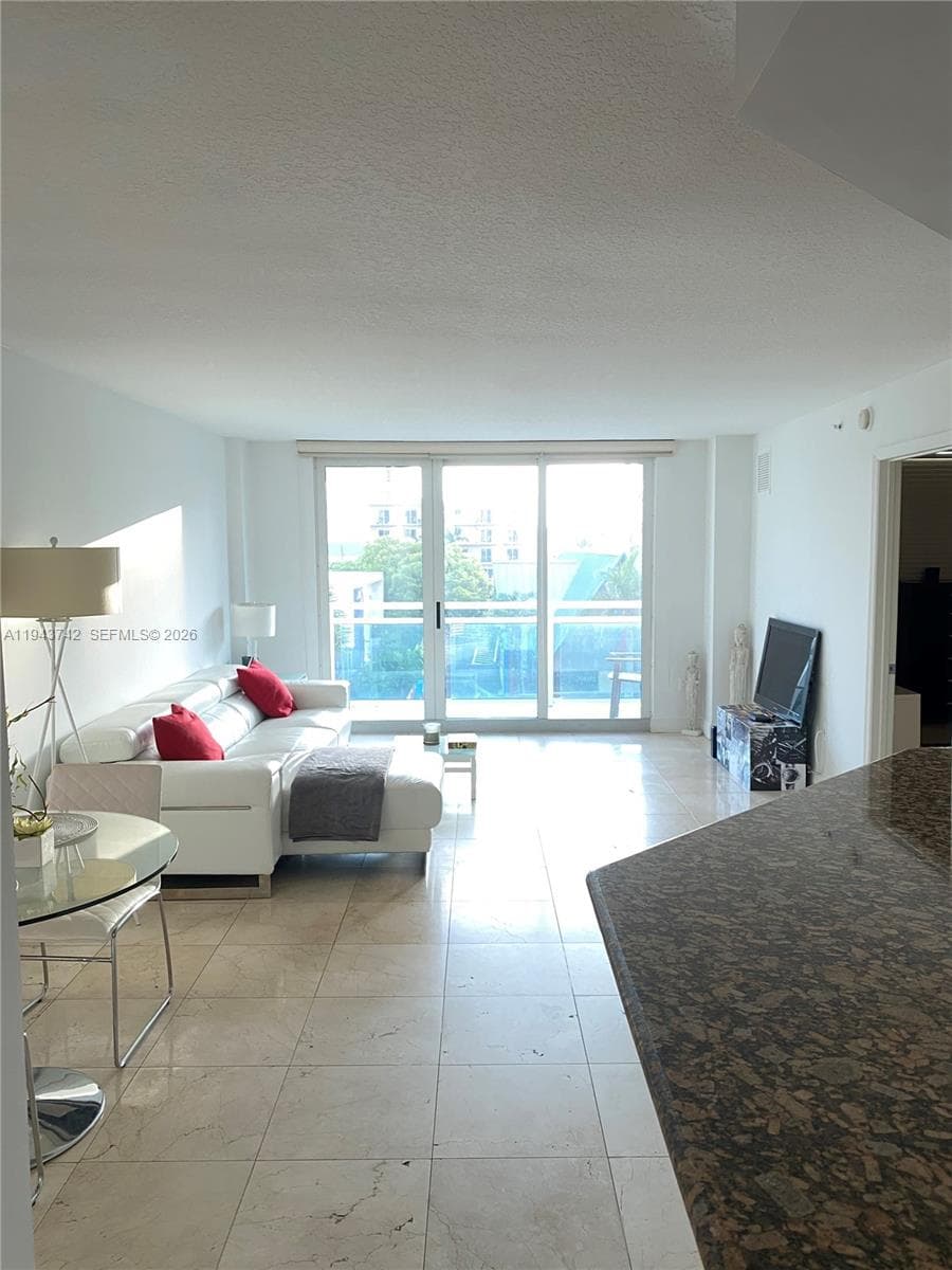 A11943742 — Miami Beach