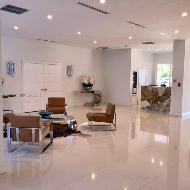 A11943781 — Miami Beach — 16