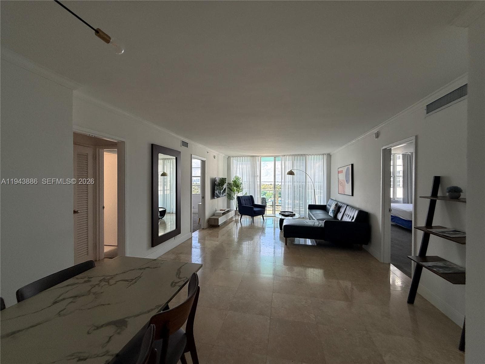A11943886 — Miami Beach