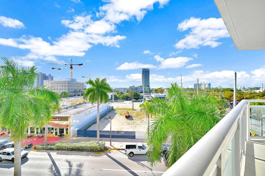 A11944168 — Miami Beach — 46