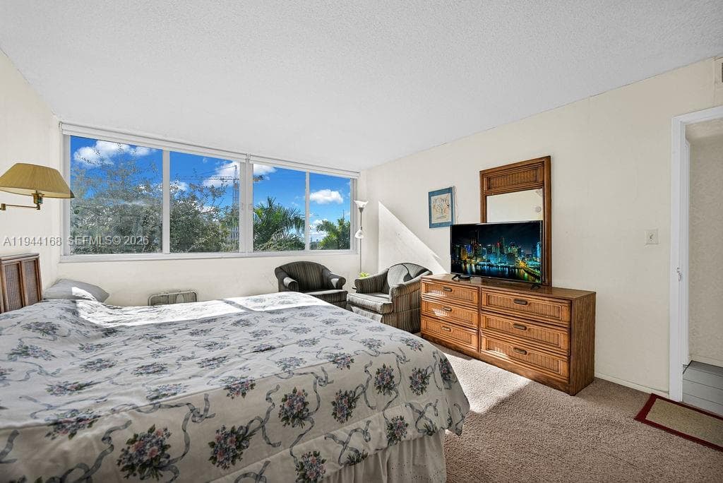 A11944168 — Miami Beach — 13
