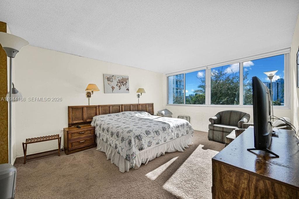 A11944168 — Miami Beach — 17
