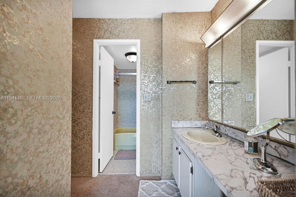 A11944168 — Miami Beach — 12