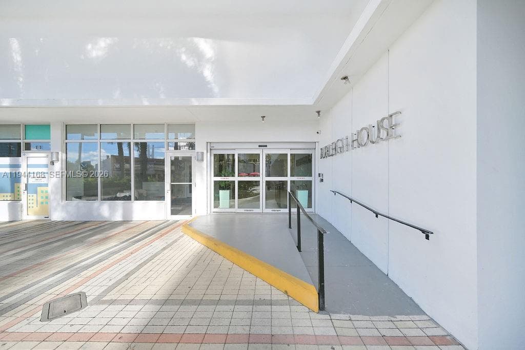 A11944168 — Miami Beach — 53