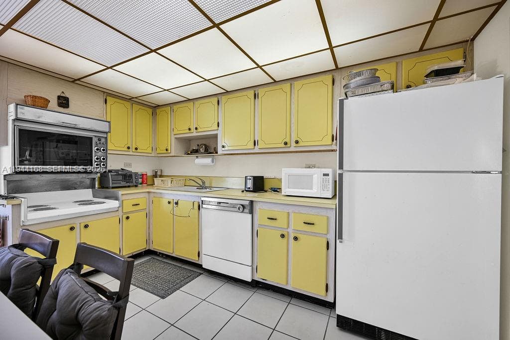 A11944168 — Miami Beach — 32