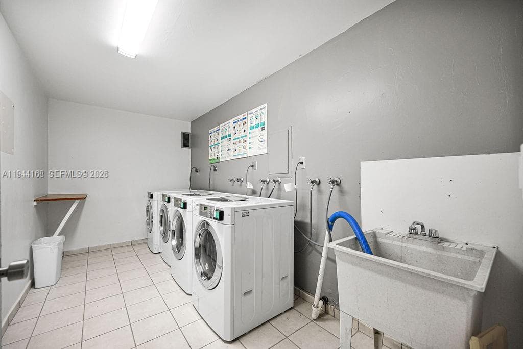 A11944168 — Miami Beach — 50