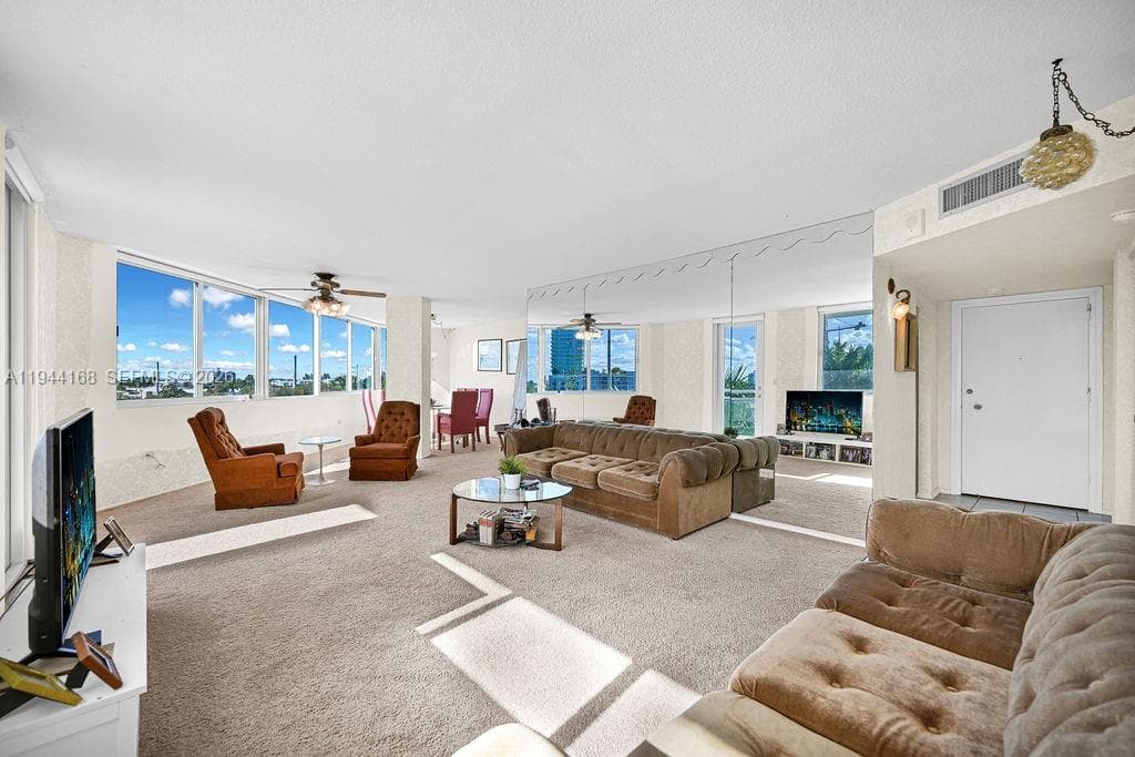 A11944168 — Miami Beach — 37