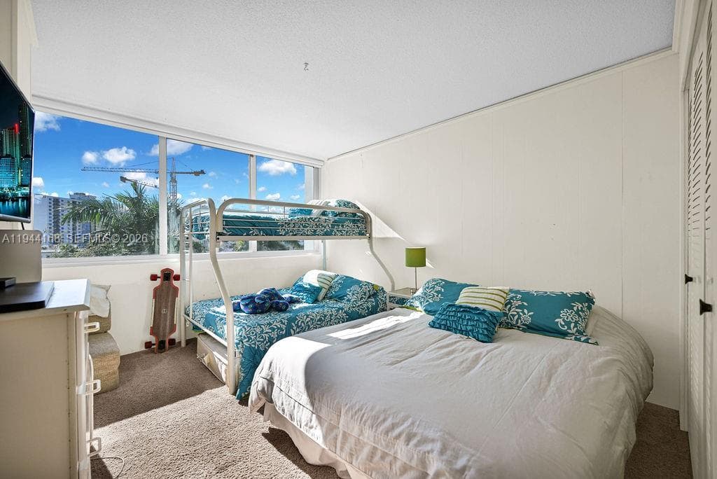 A11944168 — Miami Beach — 19